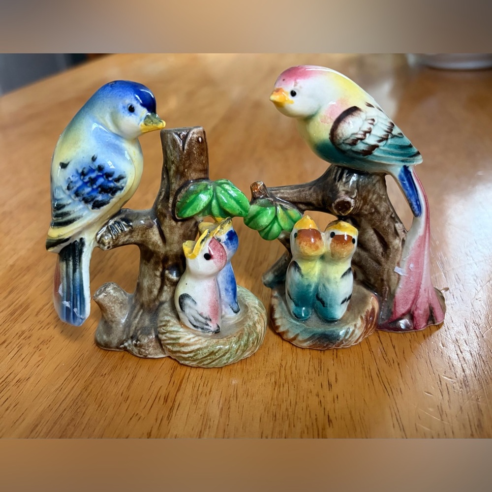 2 Vintage ceramic bird figurines of momma bird feeding babies. CUTE!!